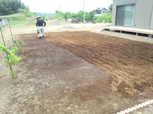 東松山市　芝地土壌改良